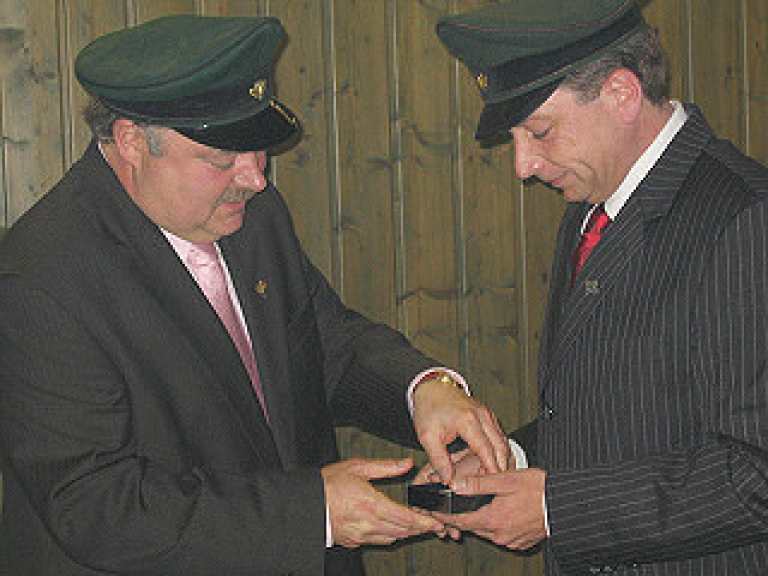 Ordensübergabe 2008 - Major Paul Imhäuser und Schützenkönig Peter Liese