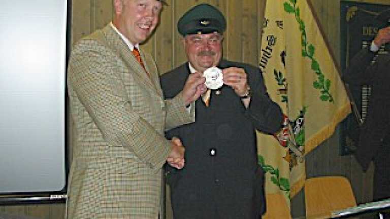 Ordensübergabe 2003 - Schützenkönig Rüdiger Vitt & Major Paul Imhäuser
